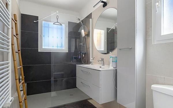 Maison à vendre    5 pièces •  Saint-Raphaël