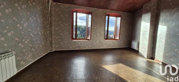 Appartement 3 pièces de 57 m² à Saint-Genest-Lerpt (42530)