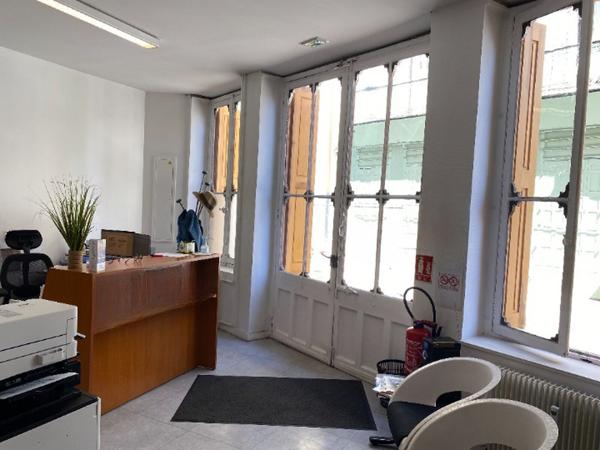 À VENDRE : Bureaux de 70 m² en rez-de-chaussée en plein coeur du centre-ville de Saint-Etienne