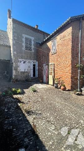 TOURY Plein centre ville maison avec beau potentiel de 4 pièces