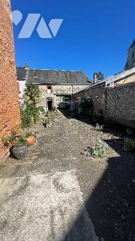 TOURY Plein centre ville maison avec beau potentiel de 4 pièces