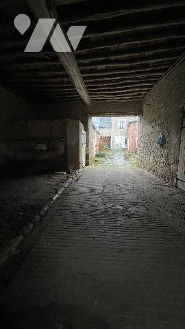 TOURY Plein centre ville maison avec beau potentiel de 4 pièces et grange