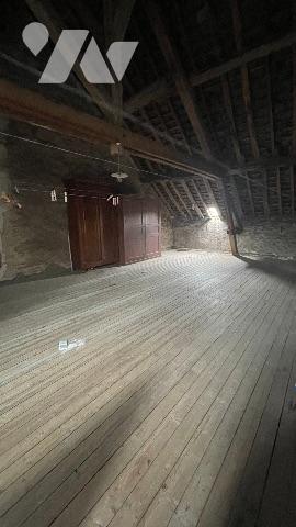 TOURY Plein centre ville maison avec beau potentiel de 4 pièces et grange