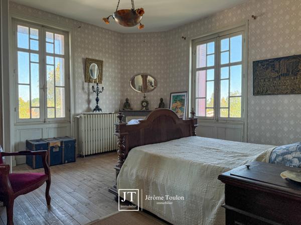 Maison
                                                                                                                                                                                                                                                                                                                        8 pièce(s)                                                                                                                                                                                                          5 chambre(s)                                                                                                                                                                                                          213  m²