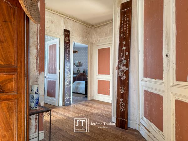 Maison
                                                                                                                                                                                                                                                                                                                        8 pièce(s)                                                                                                                                                                                                          5 chambre(s)                                                                                                                                                                                                          213  m²