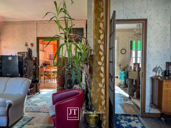 Maison
                                                                                                                                                                                                                                                                                                                        8 pièce(s)                                                                                                                                                                                                          5 chambre(s)                                                                                                                                                                                                          213  m²