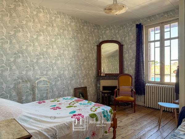 Maison
                                                                                                                                                                                                                                                                                                                        8 pièce(s)                                                                                                                                                                                                          5 chambre(s)                                                                                                                                                                                                          213  m²