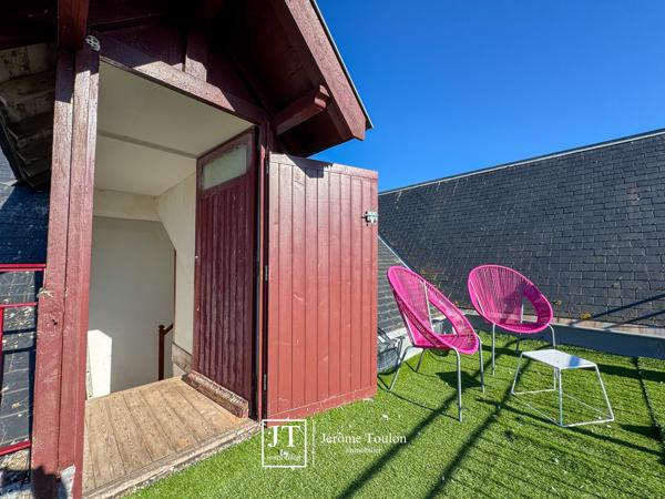 Maison
                                                                                                                                                                                                                                                                                                                        8 pièce(s)                                                                                                                                                                                                          5 chambre(s)                                                                                                                                                                                                          213  m²