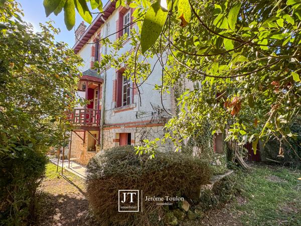 Maison
                                                                                                                                                                                                                                                                                                                        8 pièce(s)                                                                                                                                                                                                          5 chambre(s)                                                                                                                                                                                                          213  m²