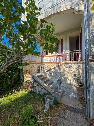 Maison
                                                                                                                                                                                                                                                                                                                        8 pièce(s)                                                                                                                                                                                                          5 chambre(s)                                                                                                                                                                                                          213  m²