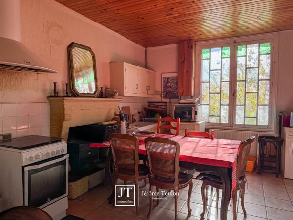 Maison
                                                                                                                                                                                                                                                                                                                        8 pièce(s)                                                                                                                                                                                                          5 chambre(s)                                                                                                                                                                                                          213  m²