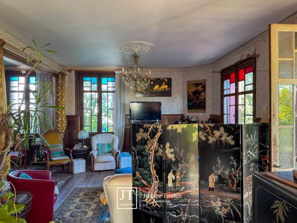 Maison
                                                                                                                                                                                                                                                                                                                        8 pièce(s)                                                                                                                                                                                                          5 chambre(s)                                                                                                                                                                                                          213  m²