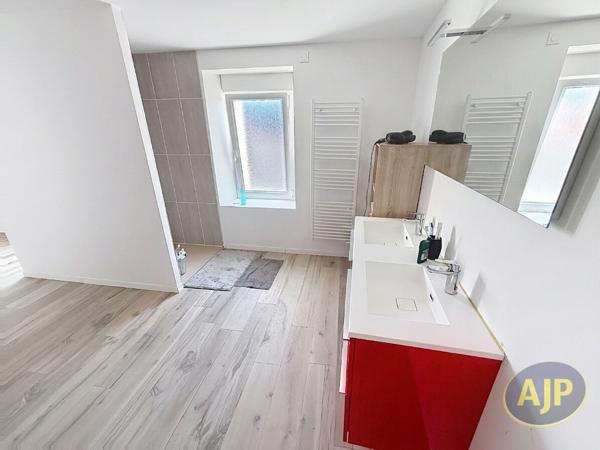 Maison à vendre Sevremoine - 4 pièces, 102m² avec 2 chambre(s) à 176 000€ - AJP Immobilier Saint-Macaire-en-Mauges
