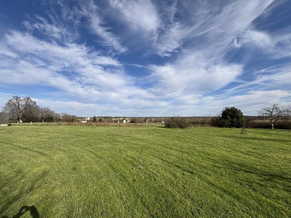 Maison de trois chambres avec grand jardin, garage, dépendance et superbes vues Chatain