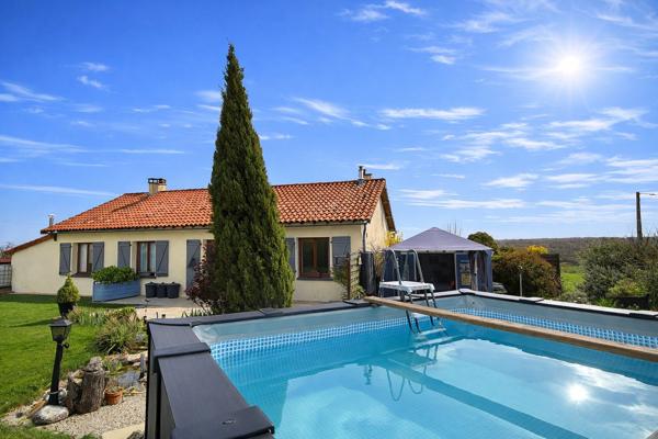 Maison de trois chambres avec grand jardin, garage, dépendance et superbes vues Chatain