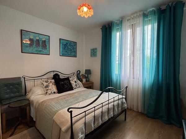 Maison de trois chambres avec grand jardin, garage, dépendance et superbes vues Chatain
