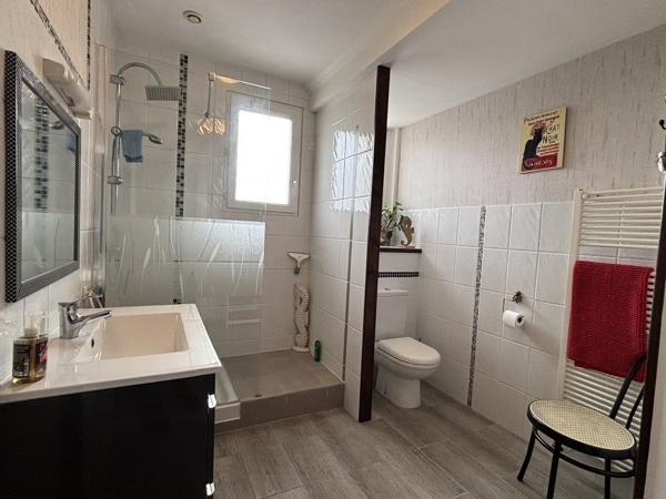 Maison de trois chambres avec grand jardin, garage, dépendance et superbes vues Chatain