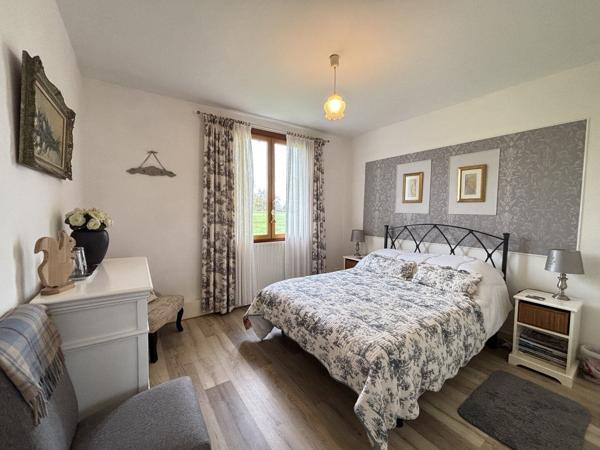 Maison de trois chambres avec grand jardin, garage, dépendance et superbes vues Chatain