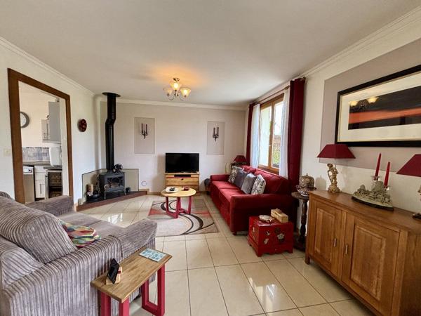 Maison de trois chambres avec grand jardin, garage, dépendance et superbes vues Chatain