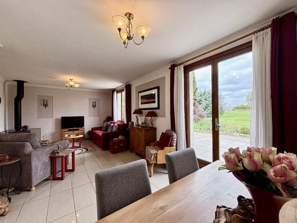 Maison de trois chambres avec grand jardin, garage, dépendance et superbes vues Chatain