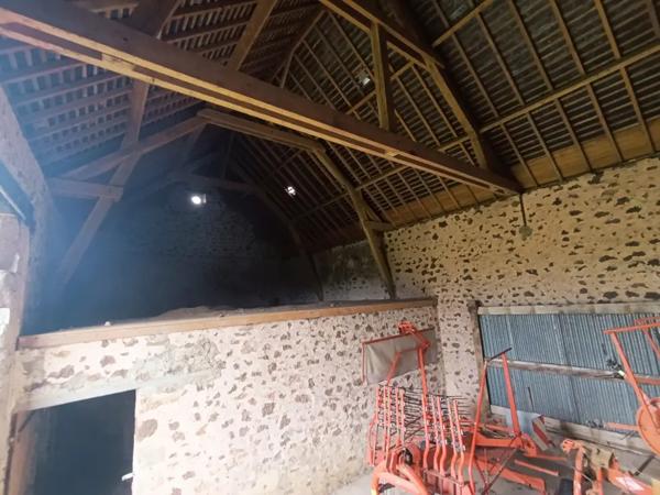 Maison à rénover avec + de 250 m2 de dépendances