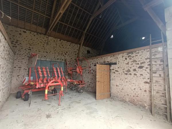 Maison à rénover avec + de 250 m2 de dépendances