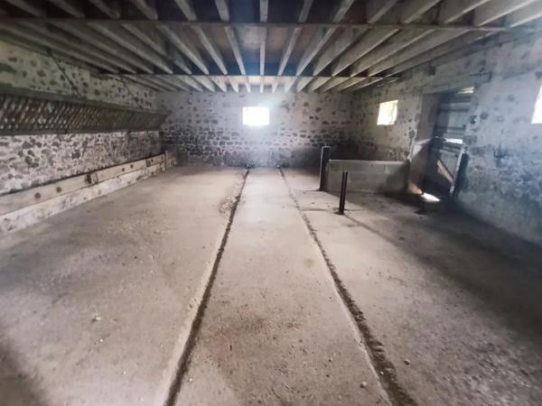 Maison à rénover avec + de 250 m2 de dépendances