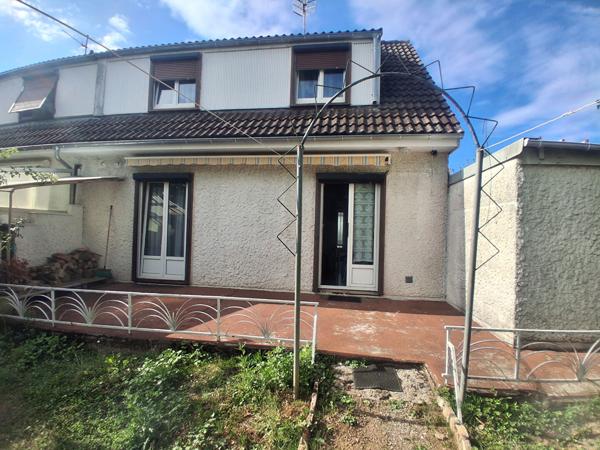 MAISON 5 PIECES- TERRASSE GARAGE et TERRAIN  de 389 m2  à HERICOURT