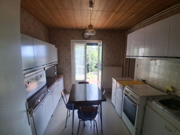 MAISON 5 PIECES- TERRASSE GARAGE et TERRAIN  de 389 m2  à HERICOURT