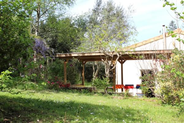 Maison de caractère 85 m2 | Pierre & poutres | Jardin arboré