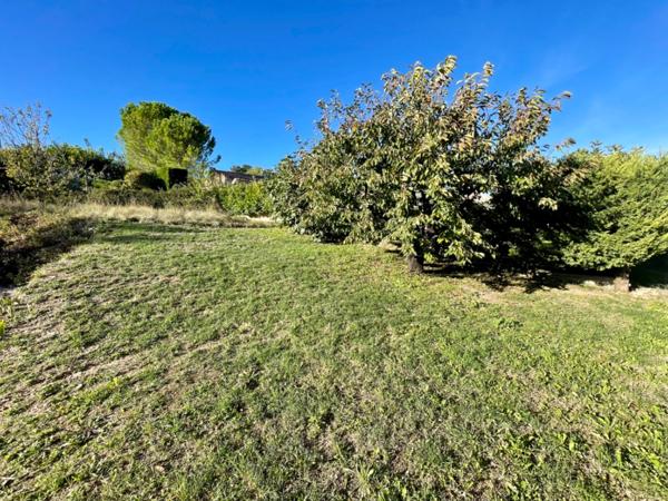 À Vendre : Terrain Constructible de 593 m² à APT - Cadre Idéal