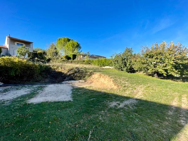 À Vendre : Terrain Constructible de 593 m² à APT - Cadre Idéal