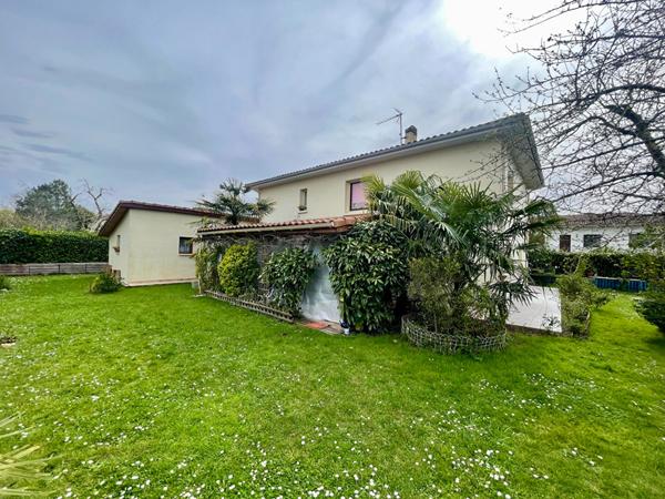 Maison Type Toit Gascon Grenade sur l Adour, Jardin, Veranda, 4 chambres.