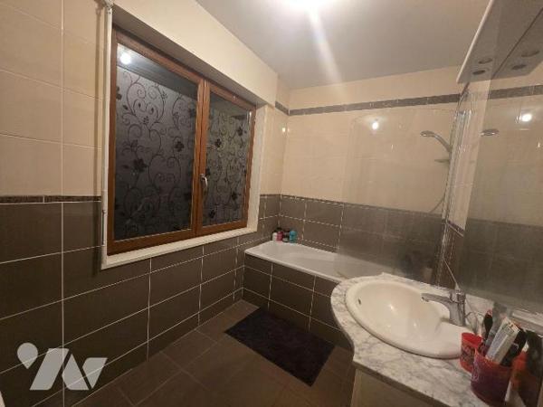 Maison à Vendre à Condé-sur-l'Escaut (59163) en Nord (59)

Découvrez cette maison semi-indivi...