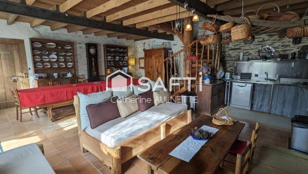 Maison en pierre de 312 m², 11 pièces, 7 chambres.