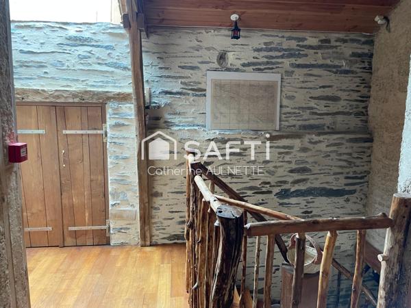 Maison en pierre de 312 m², 11 pièces, 7 chambres.