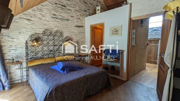 Maison en pierre de 312 m², 11 pièces, 7 chambres.