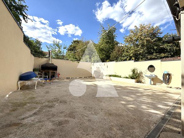 Immeuble 12 pièces 150 m2