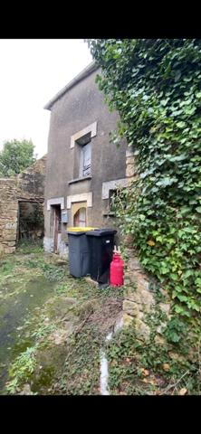 Ensemble de 3 maisons à rénover AIRVAULT (79)