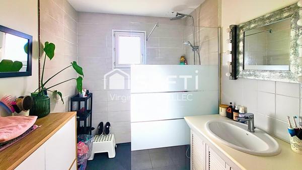 EXCLUSIVITÉ – Maison de plain-pied 3 chambres avec garage et combles aménageables