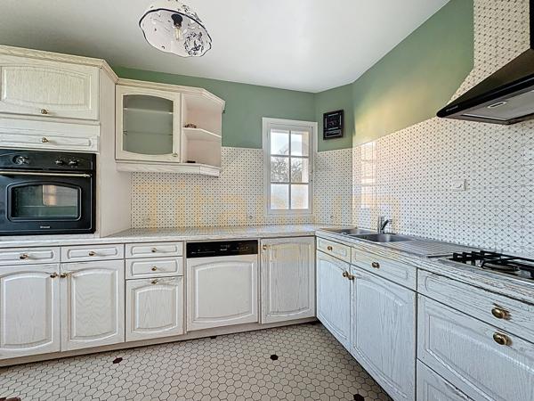 Étrépagny (27150) Maison avec grand jardin – 3 chambres – Sous-sol complet – Dépendances