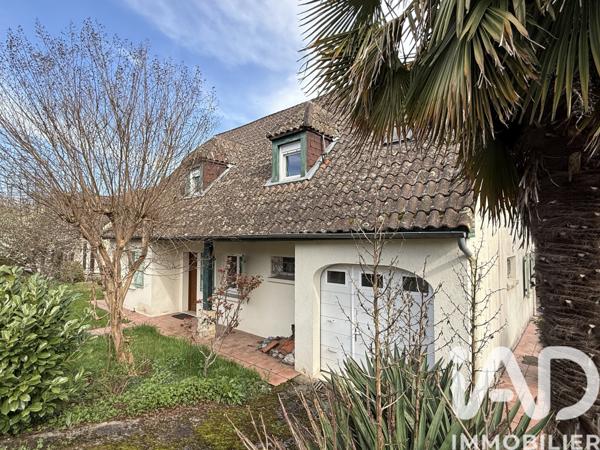 Maison à vendre 6 pièces 150 m² Saint-Pantaléon-de-Larche