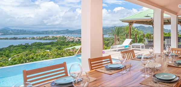 Villa de Prestige Piscine et Vue sur mer à 180° sur la Baie du Robert