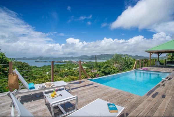 Villa de Prestige Piscine et Vue sur mer à 180° sur la Baie du Robert