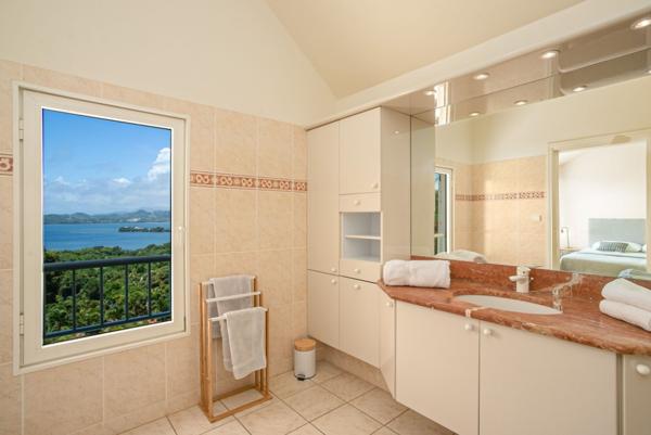 Villa de Prestige Piscine et Vue sur mer à 180° sur la Baie du Robert