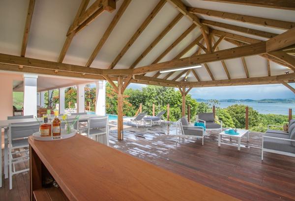 Villa de Prestige Piscine et Vue sur mer à 180° sur la Baie du Robert