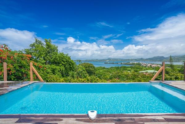 Villa de Prestige Piscine et Vue sur mer à 180° sur la Baie du Robert