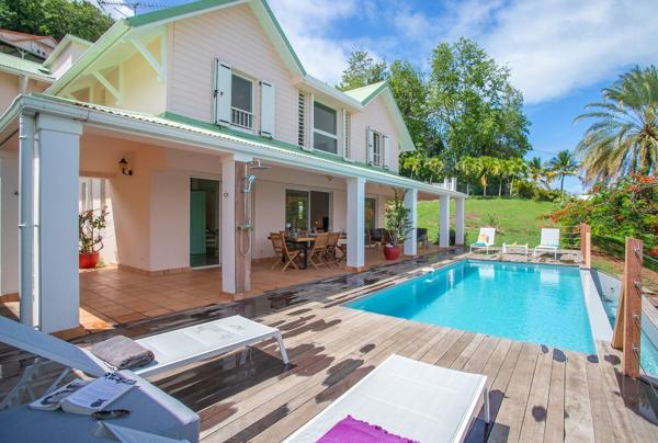 Villa de Prestige Piscine et Vue sur mer à 180° sur la Baie du Robert