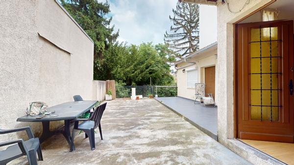 MAISON+ BOUTIQUE sur rue de 95m² - garage - jardin terrasse - CENTRE VILLE