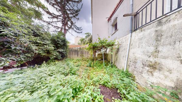 MAISON+ BOUTIQUE sur rue de 95m² - garage - jardin terrasse - CENTRE VILLE